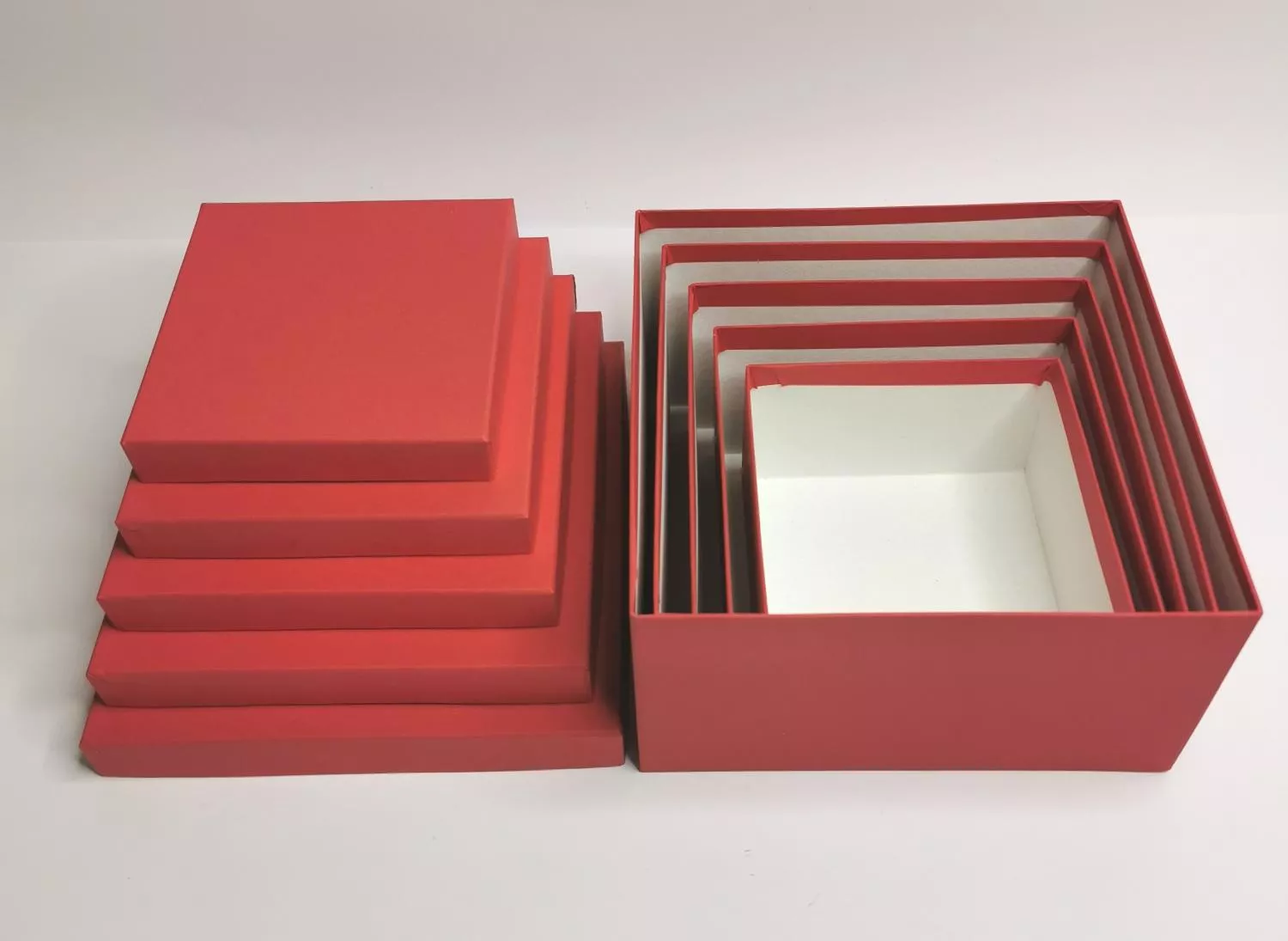 Набор картонных подарочных коробок 5в1 для подарка и цветов