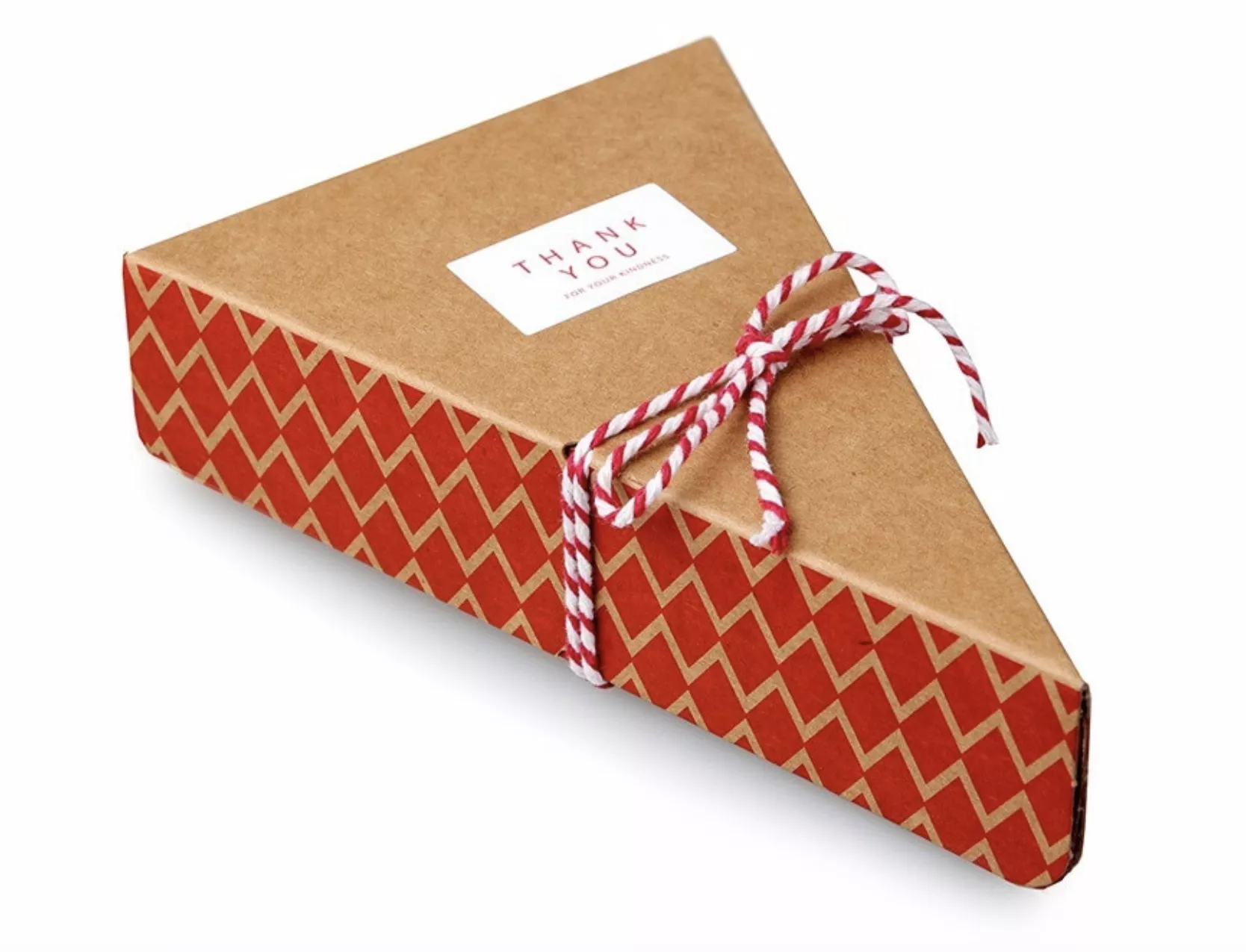 Картонная коробка для подарка. Треугольная коробка. Треугольная упаковка. Коробка для подарка. Упаковка треугольная коробка.
